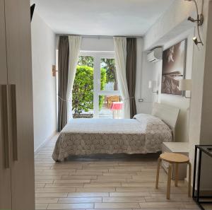 Postel nebo postele na pokoji v ubytování All'Etrusconia Hotel Castagneto Carducci