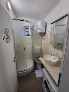 Kúpeľňa v ubytovaní Studio apartman Diklo