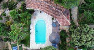 Der Swimmingpool an oder in der Nähe von Gîte Vue Mer