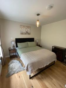 Postel nebo postele na pokoji v ubytování Rha Ha Cottage