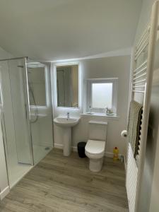 Koupelna v ubytování Rha Ha Cottage + 15 fotografií