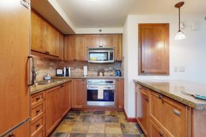 Køkken eller tekøkken på Resort at Squaw Creek's 806 & 808