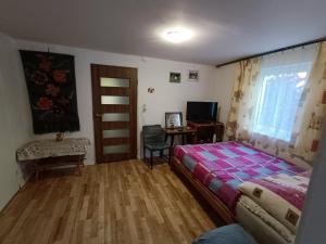 Afbeelding uit fotogalerij van Krzyże Info - Noclegi, pokoje z Basenem in Krzyże