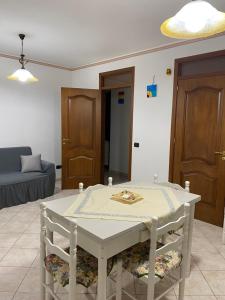 Foto dalla galleria di CASA VACANZE AMBRA a Gioiosa Marea Altre 15 foto