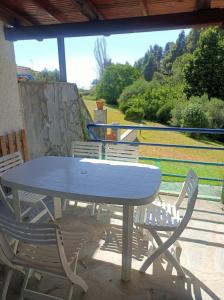 Balkón nebo terasa v ubytování Εξοχικό κοντά στη θάλασσα