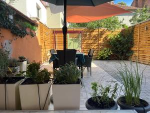A garden outside Diva Garden Apartment