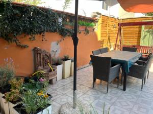 A balcony or terrace at Diva Garden Apartment