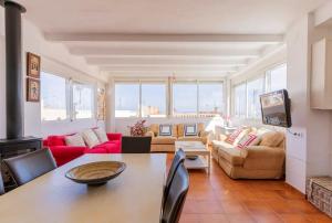 サグントにあるPreciosa casa a pie de playa Almardáのギャラリーの写真