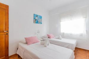 Postel nebo postele na pokoji v ubytování Preciosa casa a pie de playa Almardá