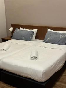 a large white bed with two pillows on it at Nova 家庭房 in Brinchang