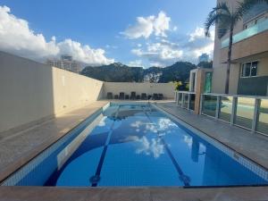 a swimming pool on the side of a building at Loft Style in Brasília