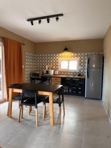 Dapur atau dapur kecil di Cabaña en Potrerillos