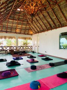 a room with a lot of yoga mats on the floor at Hotel Boutique Punta Jamaica in Acapulco