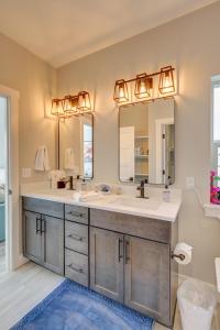 Et badeværelse på Ohana Honu Hale + 32 billeder