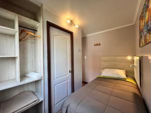 Postel nebo postele na pokoji v ubytování Yemanya Hostal