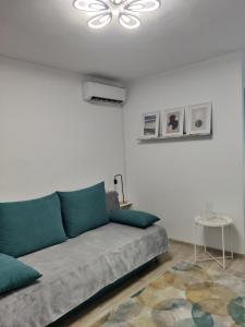 a living room with a couch and a ceiling at Harmony House in Oradea
