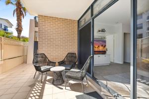 Φωτογραφία από το άλμπουμ του Modern 2-Bed with Pools, Gym, Tennis Court & Sauna στο Σίδνεϊ