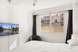 Φωτογραφία από το άλμπουμ του Modern 2-Bed with Pools, Gym, Tennis Court & Sauna στο Σίδνεϊ