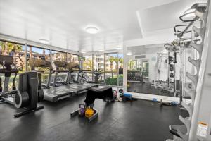 Φωτογραφία από το άλμπουμ του Modern 2-Bed with Pools, Gym, Tennis Court & Sauna στο Σίδνεϊ