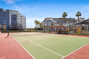 Φωτογραφία από το άλμπουμ του Modern 2-Bed with Pools, Gym, Tennis Court & Sauna στο Σίδνεϊ