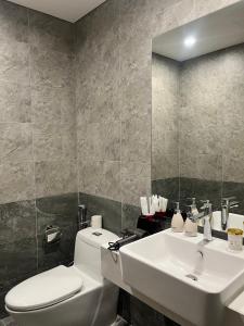 Koupelna v ubytování 2Br Vinhomes Apt Balcony City view Cozy