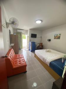 Postel nebo postele na pokoji v ubytování Jenny Hostel HuaHin