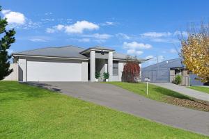 a house with a white garage and a driveway at Ophir - Large Entertainer, Sleeps 11 in Bathurst