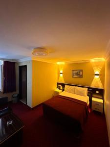 Postel nebo postele na pokoji v ubytování Minabir Otel