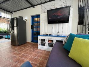 圣多明各Private House with Pool, AC, BBQ, Fast Wi-Fi, Pet & Family Friendly, Near Colonial Zone, Mirador Sur Park & Ocean, in Santo Domingo的相册照片