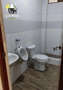 Koupelna v ubytování Residencial LOS PINOS habitación compartida