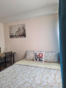 Ένα ή περισσότερα κρεβάτια σε δωμάτιο στο XIAN Condominium