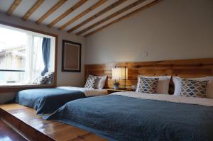 Rúm í herbergi á Dali Yunxi Boutique Inn