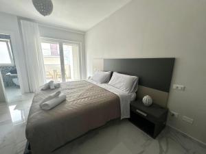 a bedroom with a large bed with two towels on it at Casa MarFe in Grottaglie
