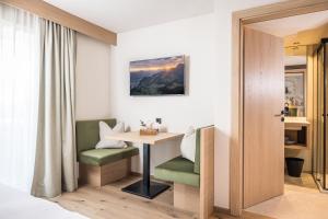 a room with a table and two chairs and a window at Pension Rofan in Reith im Alpbachtal