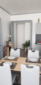 Φωτογραφία από το άλμπουμ του Cosy 4 minutes à pieds du centre historique avec parking σε Montlucon