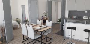 Φωτογραφία από το άλμπουμ του Cosy 4 minutes à pieds du centre historique avec parking σε Montlucon +24 φωτογραφίες