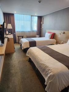 Postel nebo postele na pokoji v ubytování Hotel Shalom Jeju