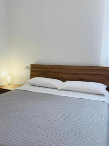 Postel nebo postele na pokoji v ubytování Era apartments posizione Milano-Bergamo-Monza