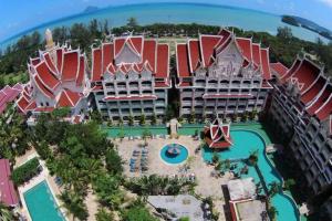 Bazén v ubytování Ayodhaya Palace Beach Resort - SHA Plus certified nebo v jeho okolí