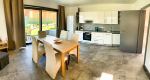 Kuchyň nebo kuchyňský kout v ubytování Apartmánové domy Lipno 1