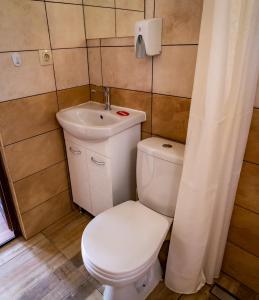 Koupelna v ubytování Бунгала - Камчия - Електрон Универс + 32 fotografií