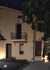 an apartment building at night with a balcony at La Dimora di Lalla in Lanciano +5 photos