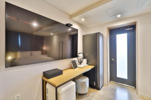 Rubato Hotel Ulsan Junggu的电视和/或娱乐中心