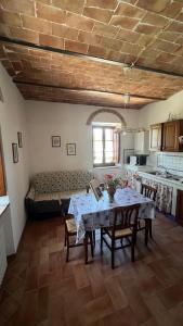 a kitchen with a table and a couch in a room at Agriturismo Casallario in Volterra