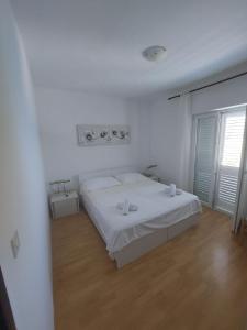 Postel nebo postele na pokoji v ubytování Apartmani Marija Mljet