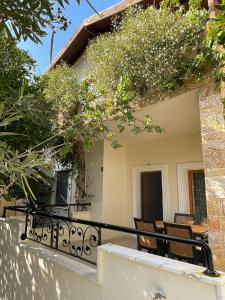 Μπαλκόνι ή βεράντα στο 250m to the Beach - Fully Furnished - Fast Wi-Fi
