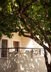 Μπαλκόνι ή βεράντα στο 250m to the Beach - Fully Furnished - Fast Wi-Fi