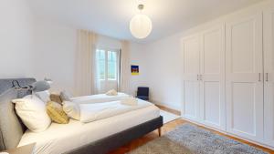 A bed or beds in a room at Charming flat in the heart of Sierre