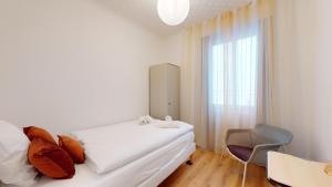 A bed or beds in a room at Charming flat in the heart of Sierre