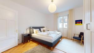 A bed or beds in a room at Charming flat in the heart of Sierre